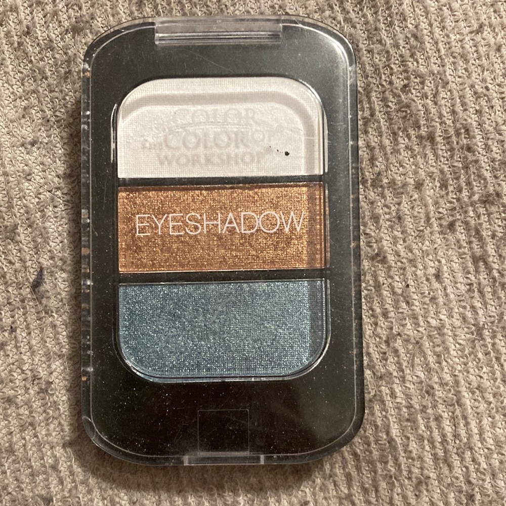 The color workshop 3 eyeshadow pallet.